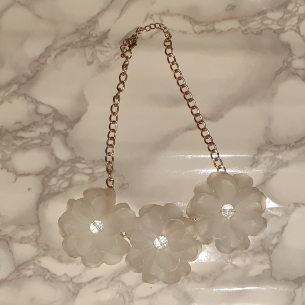 Clear and gold rose necklace